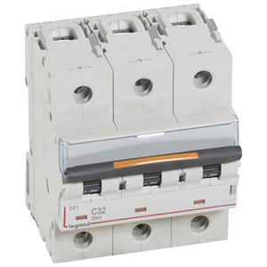 Выключатель автоматический трехполюсный DX3 32А C 25кА (4,5 мод) 409784 Legrand
