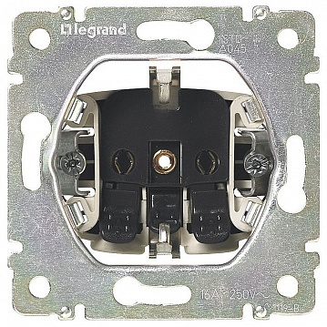 Розетка VALENA CLASSIC, скрытый монтаж, с заземлением, со шторками, алюминий 770211 Legrand