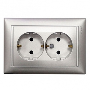 Розетка двухместная VALENA CLASSIC, скрытый монтаж, с заземлением, алюминий 770127 Legrand