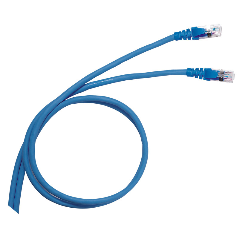 Шнур коммутационный RJ 45 - категория 6 - F/UTP - PVC - экранированный - 0,5 м - голубой 051815 Legrand