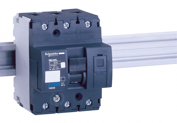 Выключатель автоматический трехполюсный NG125L 63А B 50кА 18766 Schneider Electric