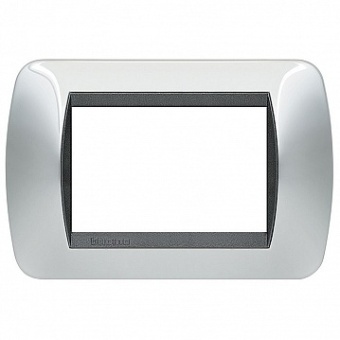Рамка 3 модуля LIVING LIGHT, светлый хром L4803CR Bticino